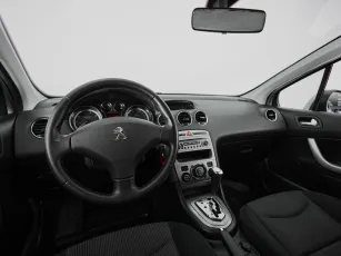 Peugeot  8