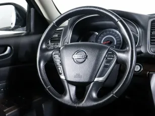 Nissan  12