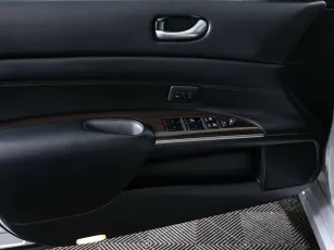 Nissan  18