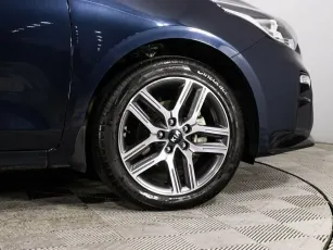 Kia  6