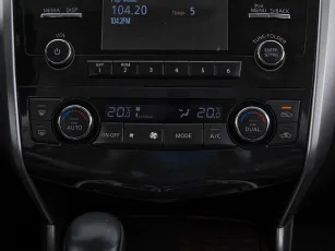 Nissan  12