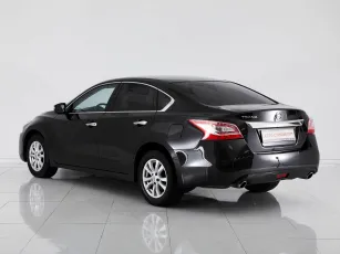 Nissan  5