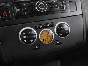 Nissan  11