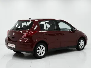 Nissan  4