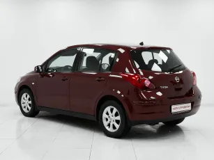 Nissan  5