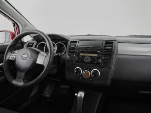 Nissan  9