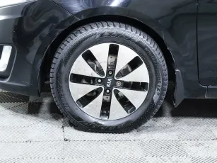 Kia  6