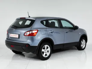Nissan  5