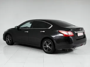 Nissan  5