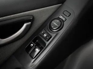 Hyundai  11