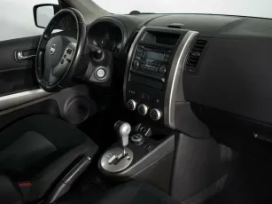 Nissan  8