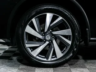 Nissan  5