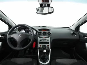 Peugeot  8