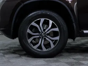 Nissan  9