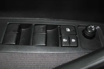Toyota  16