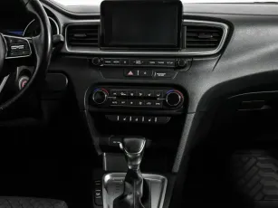 Kia  10