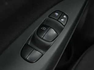 Nissan  17