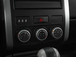 Nissan  12