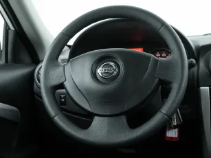 Nissan  16