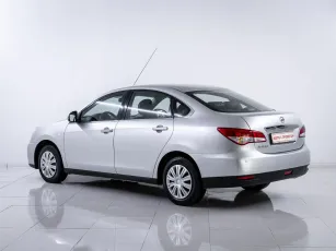 Nissan  5