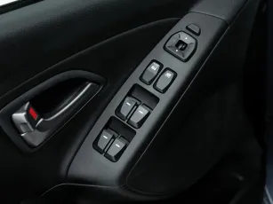 Hyundai  12