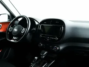 Kia  8