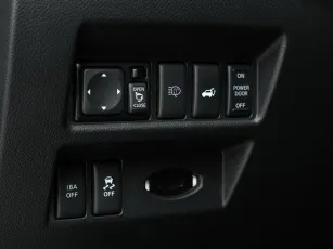 Infiniti  12