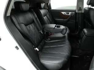 Infiniti  27
