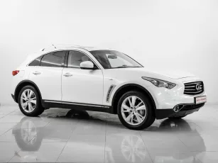 Infiniti  3