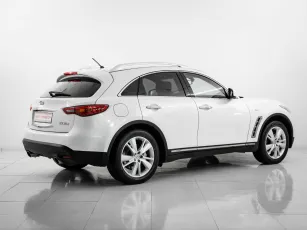 Infiniti  4