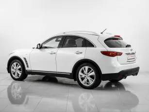 Infiniti  5