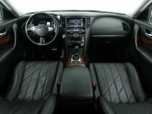 Infiniti  7