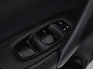 Nissan  12