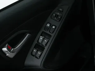 Hyundai  12