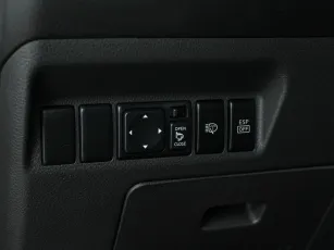 Nissan  12