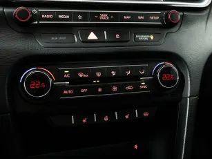 Kia  11