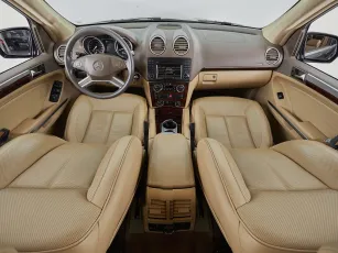 Mercedes-Benz  8