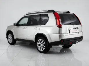 Nissan  5