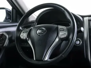 Nissan  11