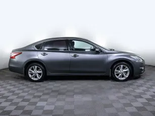 Nissan  4
