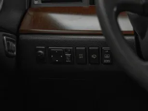 Nissan  12