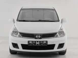 Nissan  2