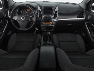 SsangYong  8