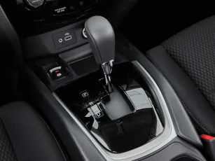 Nissan  15