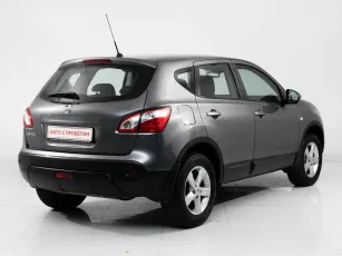 Nissan  4