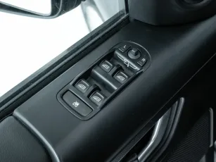 Land Rover  11
