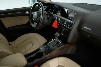 Audi  9