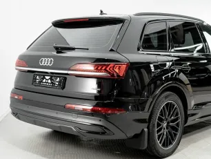 Audi  9