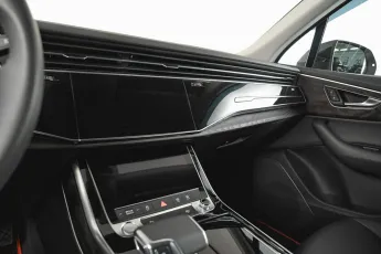 Audi  9