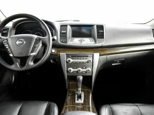 Nissan  10